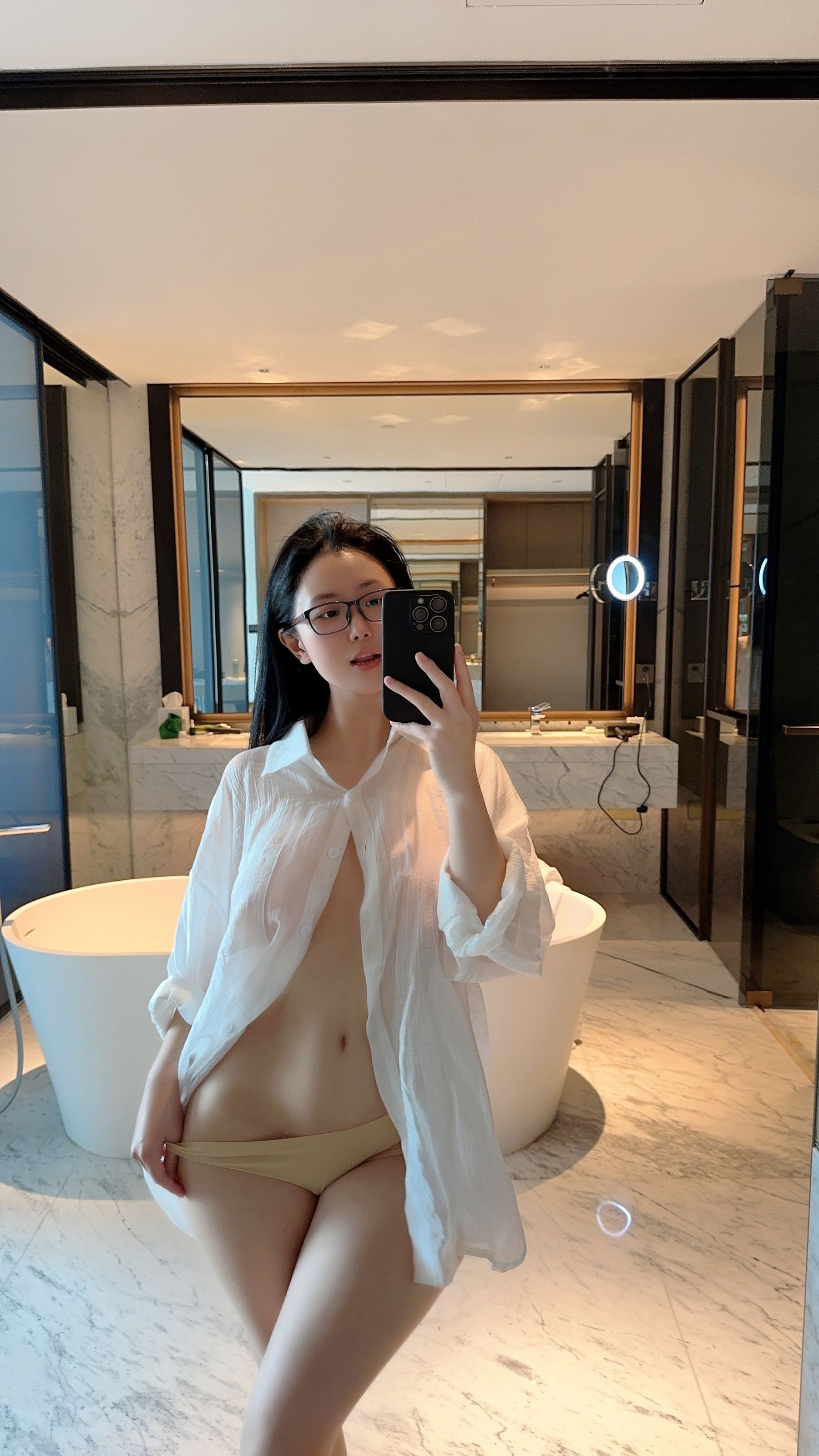 俏妞qiaoniuTT - 男友衬衫