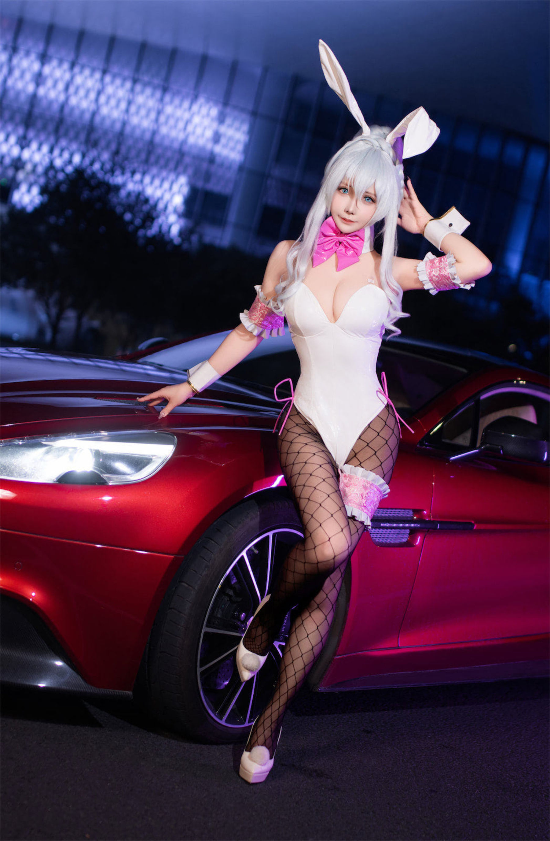 二次元妹子 抱走莫子aa - 雪女跑车兔女郎