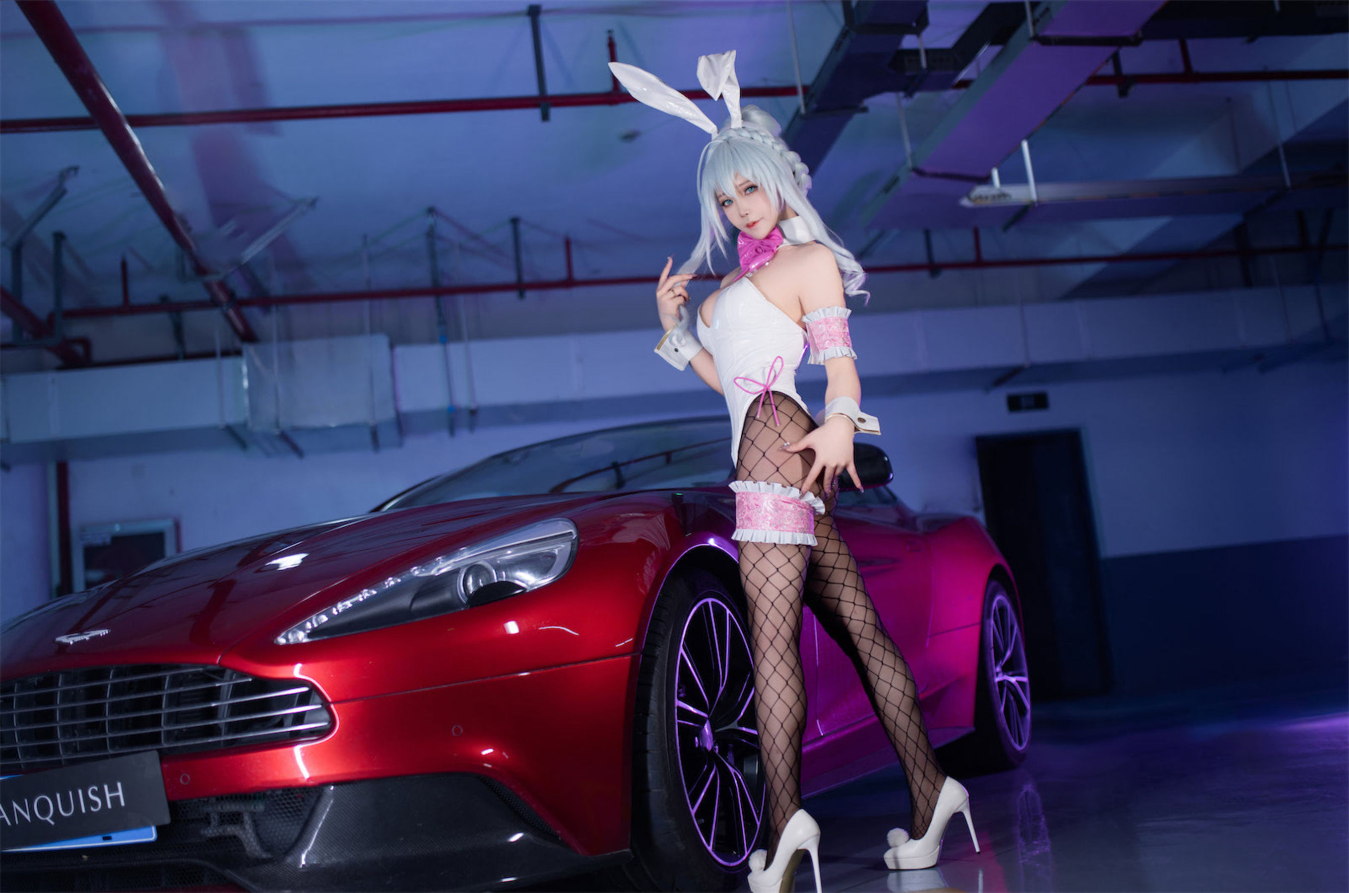 二次元妹子 抱走莫子aa - 雪女跑车兔女郎