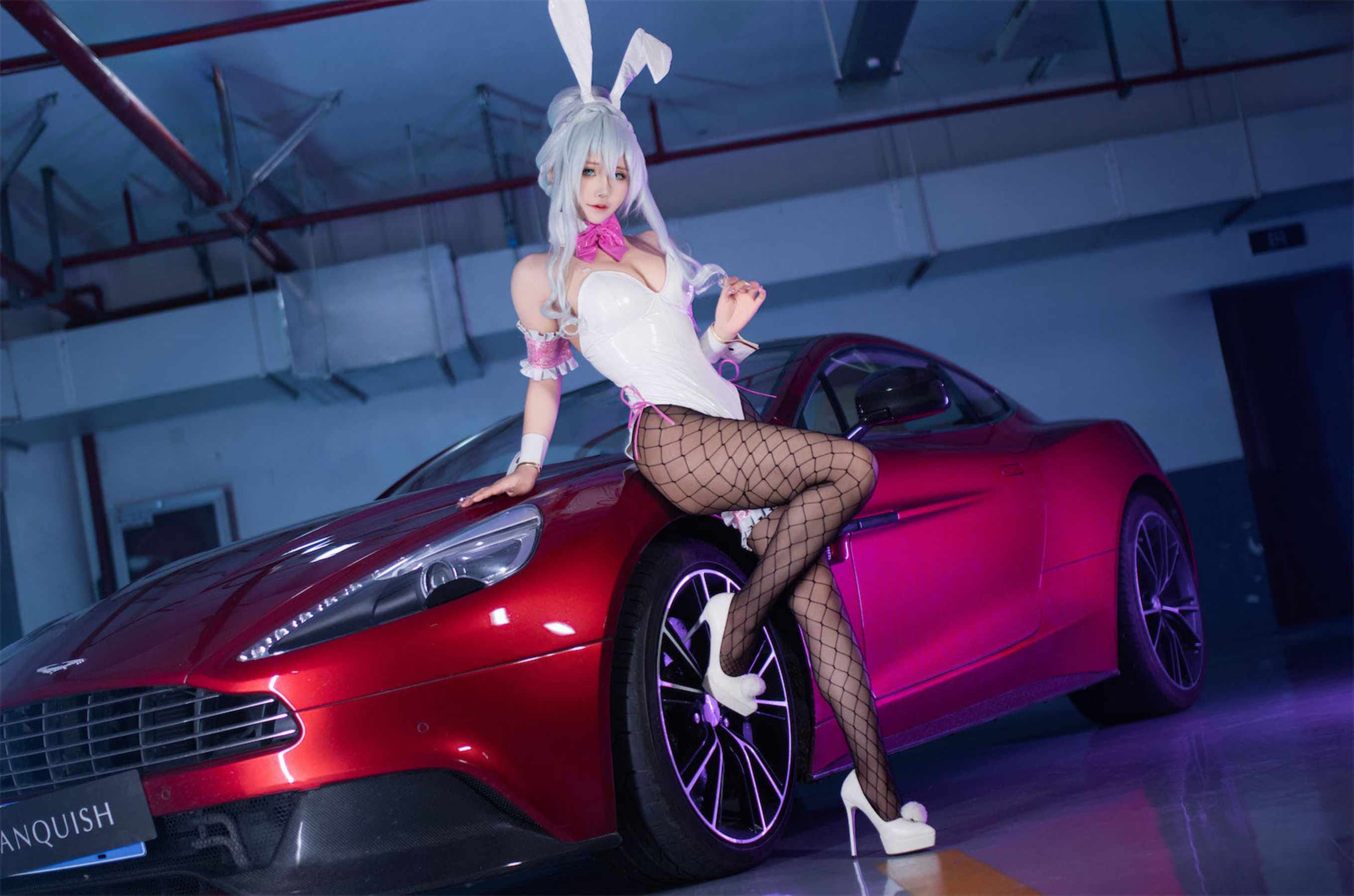 二次元妹子 抱走莫子aa - 雪女跑车兔女郎