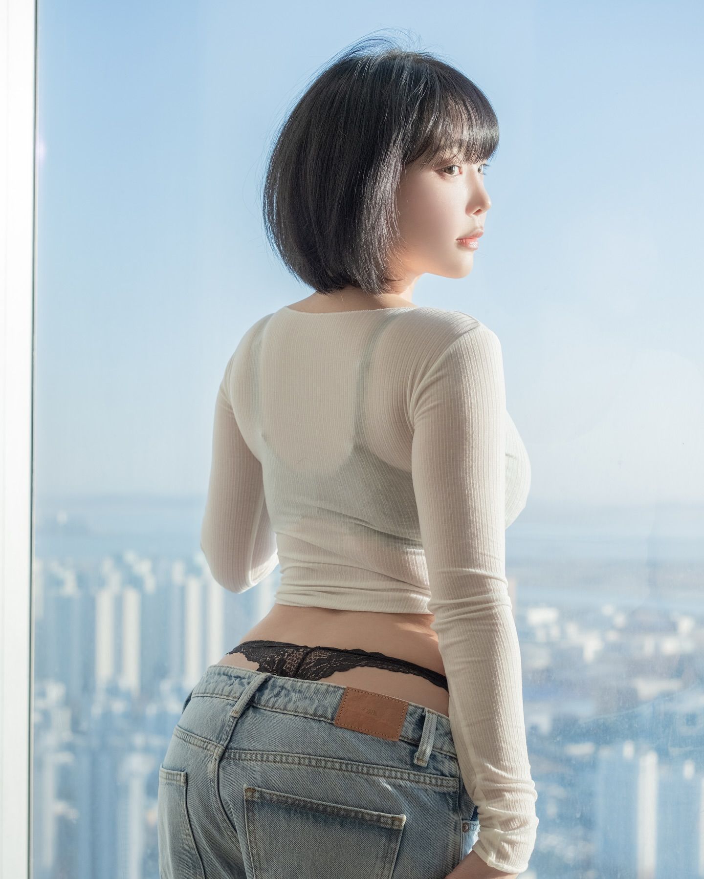 姜仁卿 Kang In-kyung - White T-Shirt and Jeans Concept