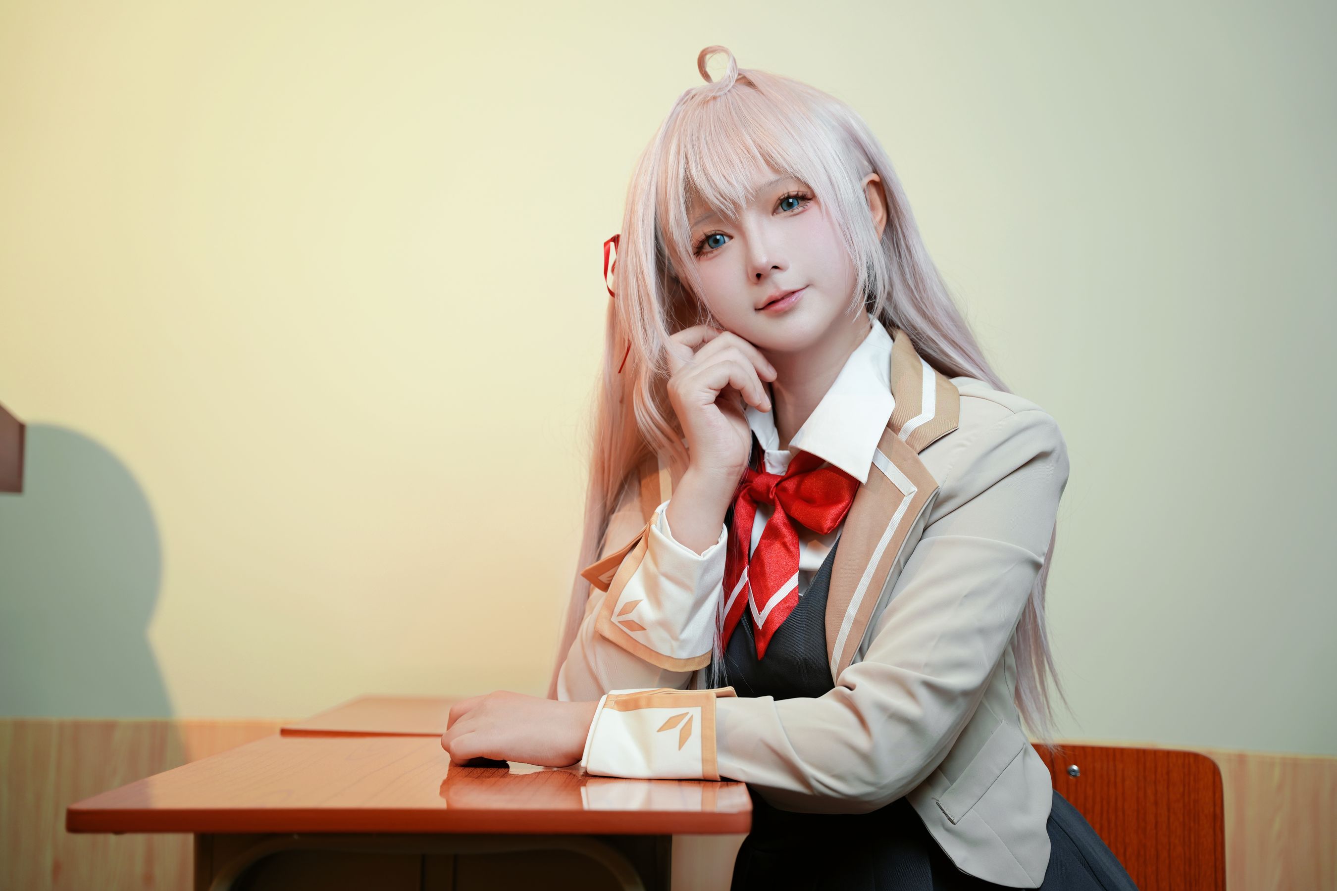 喜欢爱理吗 - 不时以俄语轻声遮羞的邻座艾莉同学